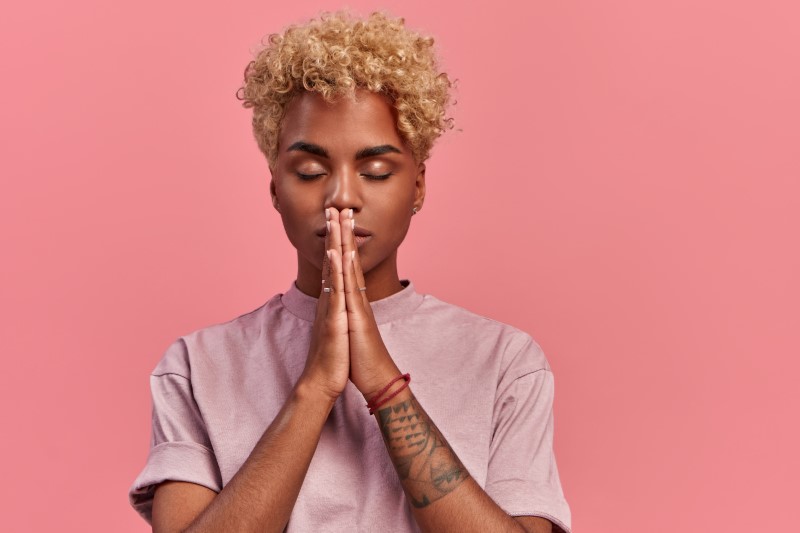 black woman praying