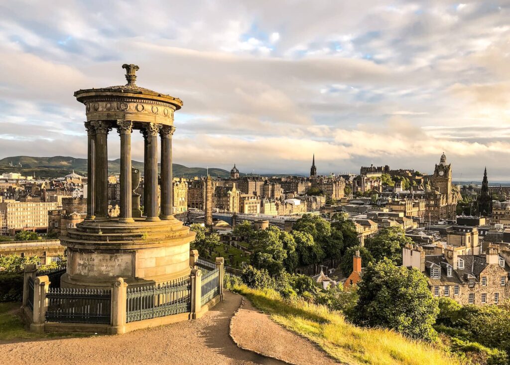 dating in Edinburgh romantic city view